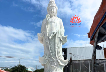 Vẻ Đẹp An Nhiên Của Tượng Quan Âm Đá Tự Nhiên